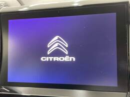 【純正ディスプレイオーディオ】です。ラジオ視聴やBluetooth等充実装備。