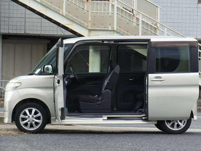 電車でお越しの場合、最寄の駅は市営地下鉄東西線の小野駅です。　JR東海道線の山科駅（京都駅より1駅東）から市営地下鉄に乗り換えて頂くのがスムーズです。