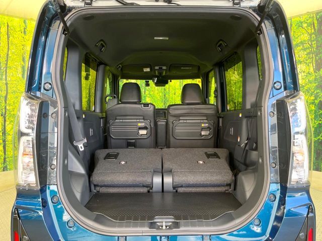 普段のお買い物や通勤、送迎等に十分な荷室スペースを確保しております。セカンドシートを倒すと、大きな荷物の積載も可能です♪