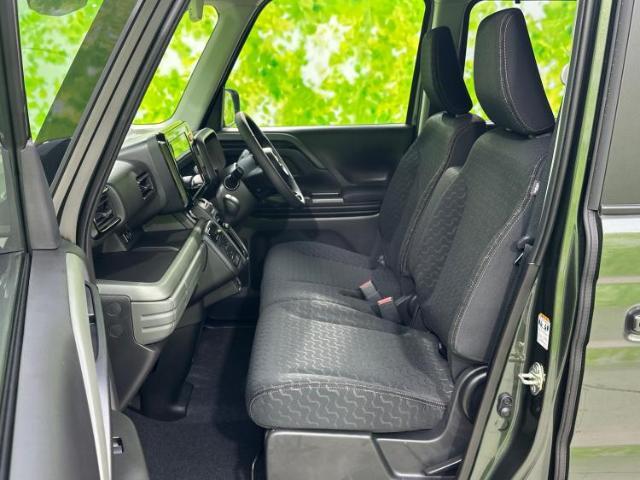 WECARSでは各商談席に大型モニターをご用意しております！見やすい大画面でゆったりと全国の在庫をご覧いただけます！是非ご来店お待ちしております！