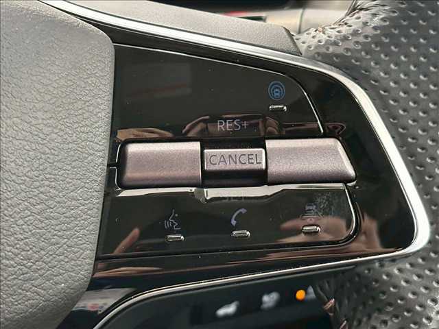 【プロパイロット】運転支援システムが搭載されております。全車速域追従式クルーズコントロールやレーンキープで長距離運転をアシスト。