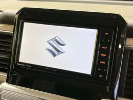 【純正ナビ】人気の純正ナビを装備。オーディオ機能も充実しており、Bluetooth接続すればお持ちのスマホやMP3プレイヤーの音楽を再生可能！毎日の運転がさらに楽しくなります！！