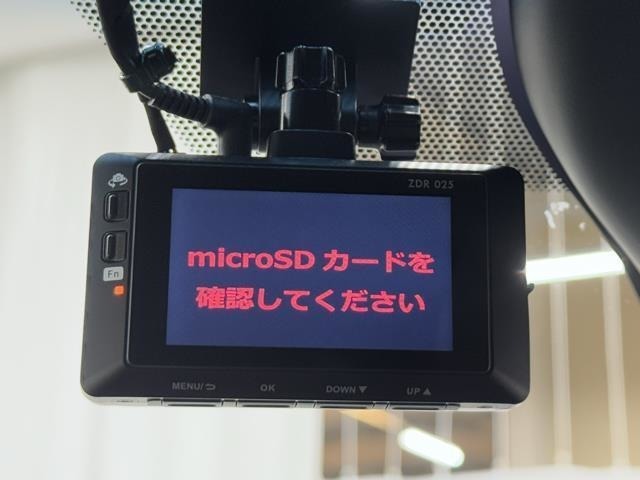 ドライブレコーダー装備してますよ。　思いでの記録や万が一の時の記録にも便利ですね。