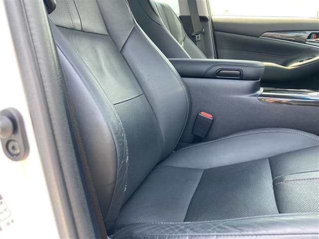 運転席シート腰のあたりが少しこすれあり