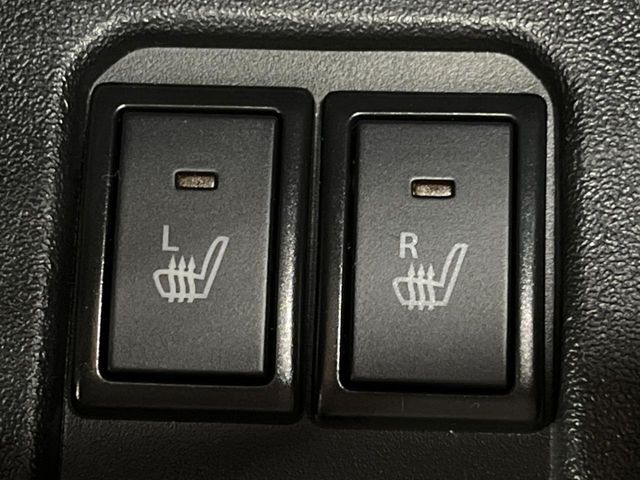 【シートヒーター】寒い日に重宝するシートヒーター！エアコンより早く温まってくれるので寒がりの人も安心ですね♪エアコンの温風は乾燥するから苦手、という方にもをおすすめです。