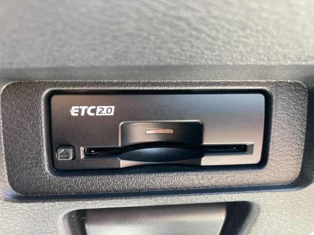 ETC2.0を装備しております。高速道路での渋滞情報取や従来のETCより通行料金がお安くなる場合がございます。