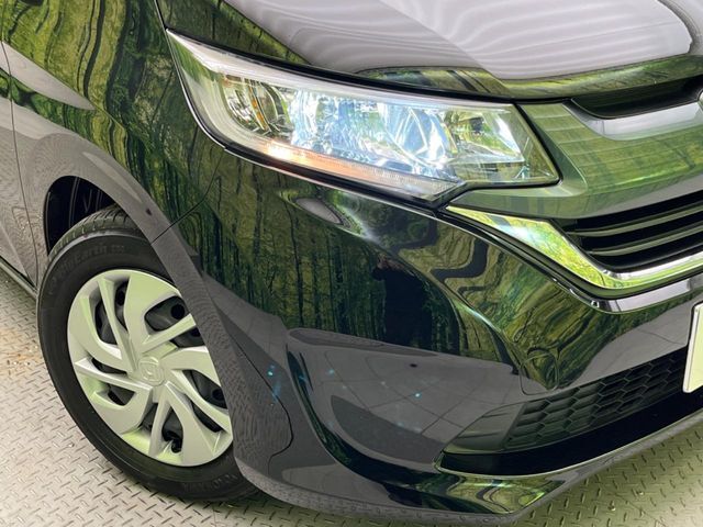 【LEDヘッドライト】悪天候や夜間走行時も良好な視界を確保し安心して運転できる高輝度LEDヘッドライトを装備！点灯速度が早く、消費電力も抑えられています。