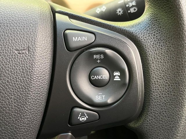 【アダプティブクルーズコントロール】高速道路での長距離走行が楽に！！自動で速度を保つクルーズコントロールが、衝突軽減システムと連携し、前方の車両を感知して車間を保つように速度調節してくれます！！