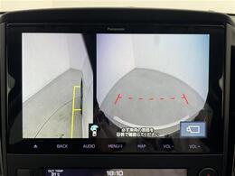 【フロントモニター＆サイドモニター】前方のカメラの映像がモニターに映し出すことができます！見えない死角や、障害物との距離感をしっかり確認することができます！駐車が苦手な方におすすめです。