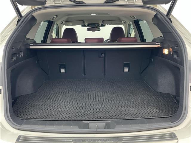 【トランク】積み込みやすくて、たっぷり積める荷室です。シートアレンジできるものは、乗車人数と荷物の量や大きさによってシートを動かすことができるので、より快適なドライブが可能です！