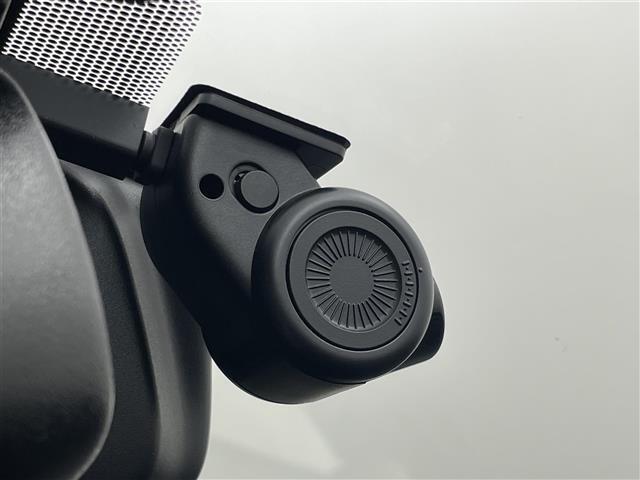 【純正ドライブレコーダー】映像・音声などの運転中の記録を残します。事故などを起こした起こされた時の証拠になりえますので、もしも時でも安心ですね。