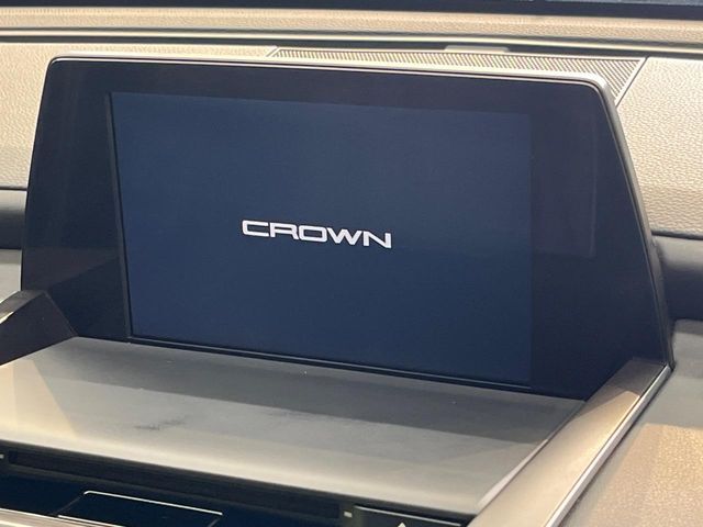 【メーカー純正ナビ】インテリアに溶け込むスタイリッシュな「専用設計」メーカーナビを装備♪視認性や操作性など基本性能にも優れ、より上質なカーライフをお楽しみいただけます。
