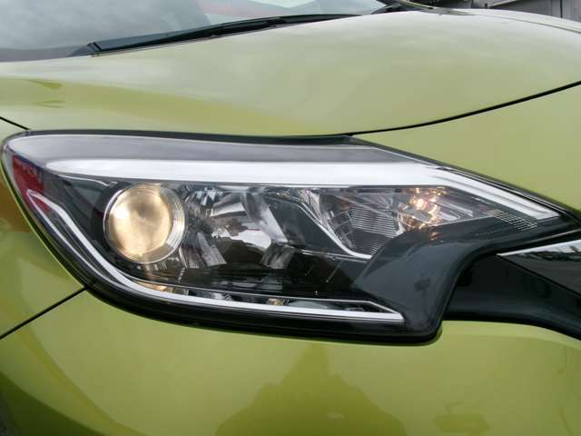 オートライトで暗くなると自動で点灯します。