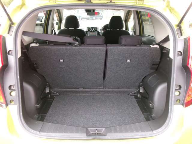 荷室広々。後席を倒して大きい荷物や長い荷物の積み込み可能に。
