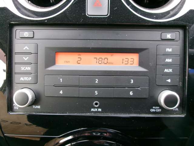 日産純正CD一体型FM/AMチューナー。