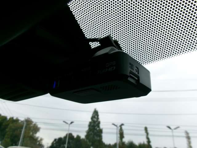 純正ドライブレコーダーが付いておりますので、万が一の事故の際に役立ちます。