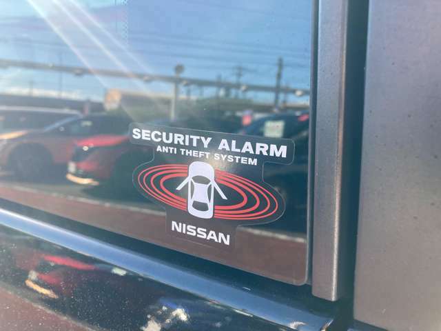 純正ディーラーオプションセキュリティ盗難防止アラーム付きですので、車両盗難などに対する抑止効果がございます。