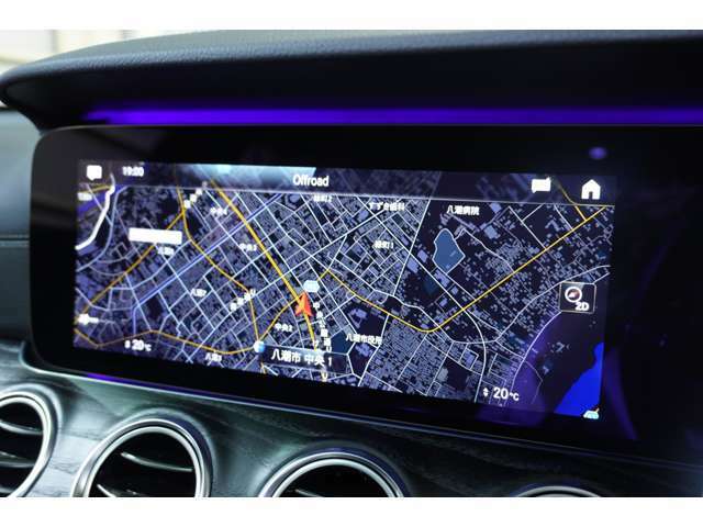 視認性に優れたナビゲーションシステム！フルセグTVやカープレイ・Bluetoothオーディオにも対応しており、長距離ドライブも快適にお乗りいただけます！