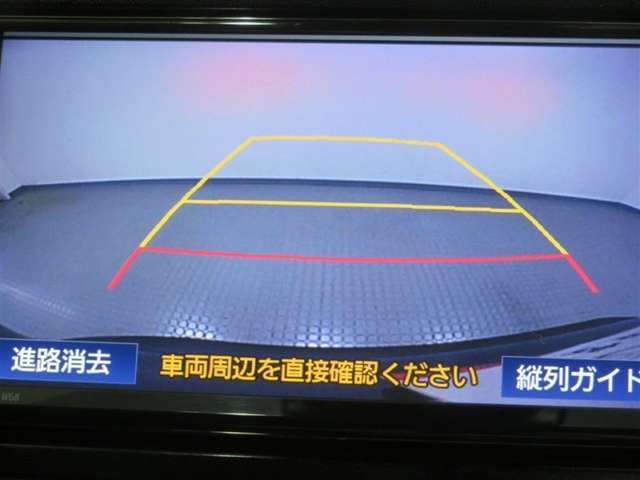 バックモニター付きで後退時に後方が見えるので安心です。車はどうしても死角ができますので、万が一のために必要な装備です。ただあくまでも補助装備ですので、目視での確認をお忘れなく！