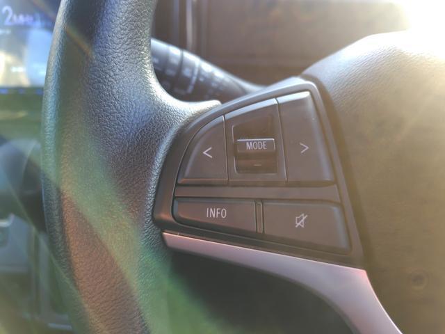 ステアリングオーディオスイッチ搭載です。ソースの切り替えや音量調整などできます。