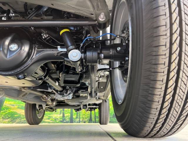 お車を安心してお乗りいただく為には、足回りの定期点検が欠かせません。サービスサポート（有償保証）では無料点検もご提供しており、安心のカーライフをお過ごしいただけるサポート体制が整っています。