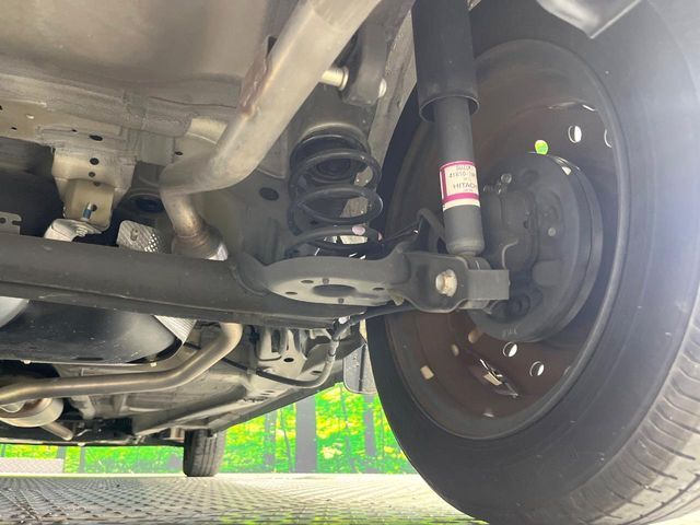 お車を安心してお乗りいただく為には、足回りの定期点検が欠かせません。サービスサポート（有償保証）では無料点検もご提供しており、安心のカーライフをお過ごしいただけるサポート体制が整っています。