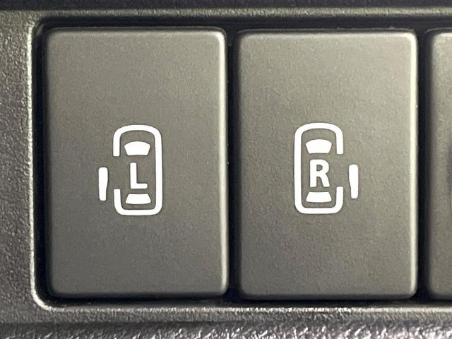【両側パワースライドドア】スマートキーや運転席のスイッチで後席両側スライドドアの開閉が可能♪電動だから力を入れてドアを開ける必要が無く、小さなお子様でも簡単に開け閉めでき快適です♪