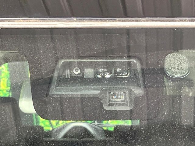 【スズキ　セーフティサポート】走行中に前方の車両等を認識し、衝突しそうな時は警報とブレーキで衝突回避と被害軽減をアシスト。より安全にドライブをお楽しみいただけます。