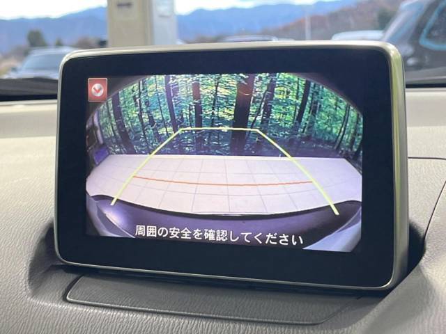 【バックカメラ】駐車時に後方がリアルタイム映像で確認できます。大型商業施設や立体駐車場での駐車時や、夜間のバック時に大活躍！運転スキルに関わらず、今や必須となった装備のひとつです！