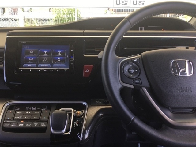 ドライブの必需品。見やすい・使いやすいHonda純正のメモリーナビを搭載。