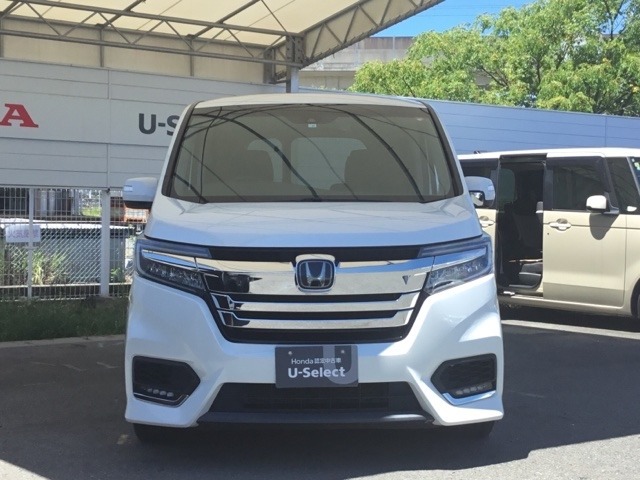お客様に安全で快適なカーライフをお送りいただくために、中古車にも高いレベルの品質基準を設け、その基準に従って、全ての中古車について納車前整備を実施しています。