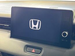 【9インチ　ホンダコネクトディスプレイ】視認性の高い大画面ディスプレイでナビの使用や、お持ちのスマートフォンと連携したbluetoothでの音楽再生が可能です♪