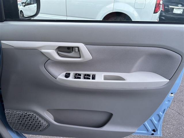 納車前に内外装のクリーニングをいたします。各種コーティング（別途有料）もご用意しておりますので、是非ご相談ください。