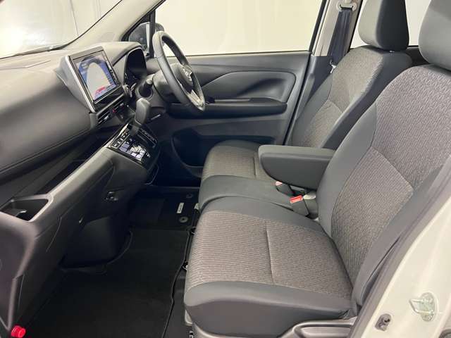【車内ルームクリーニング済】専門スタッフにより車内はきれいにルームクリーニングを行っております。