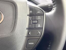 【レーダークルーズコントロール】高速道路での長距離走行が楽に！！自動で速度を保つクルーズコントロールが、衝突軽減システムと連携し、前方の車両を感知して車間を保つように速度調節してくれます！！