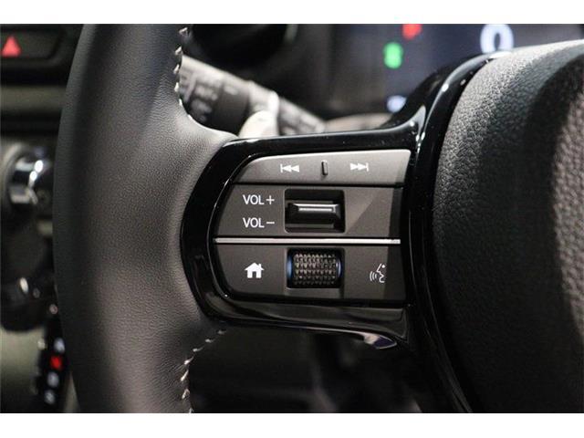 ステアリングリモコン：運転中でもオーディオ操作が手元で行えますよ～♪