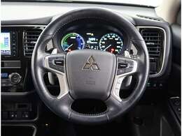 本革巻ステアリングホイール　ハンドルヒーター装備