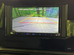 【バックカメラ】駐車時に後方がリアルタイム映像で確認できます。大型商業施設や立体駐車場での駐車時や、夜間のバック時に大活躍！運転スキルに関わらず、今や必須となった装備のひとつです！