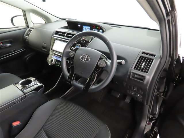 シンプルで使いやすいデザインの運転席です。