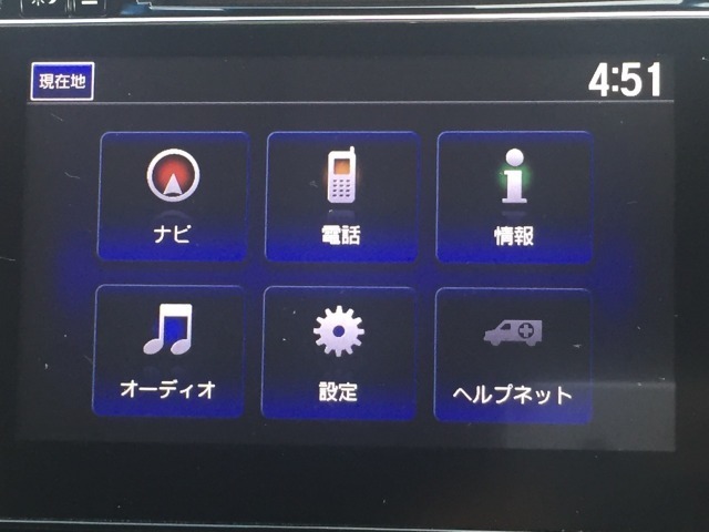 インパネ内のナビはスッキリと装着されておりますので、運転時に視界の妨げになる事もありません。ナビゲーションは勿論、多彩な機能で快適ドライブをアシスト、オーディオ機能も充実しています。