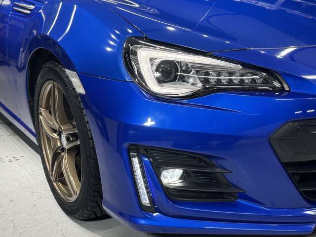 ★LEDヘッドライト★LEDは明るく遠くまで照らす光量で夜間走行の視認性を高めます。長寿命で省電力！見た目もスタイリッシュです。