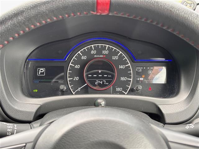 【スピードメーター】メーターがシンプルで見やすく運転しやすいですね！