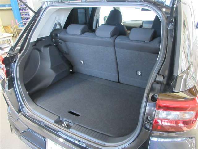 コンパクトSUVとは思えない荷室の広さ。