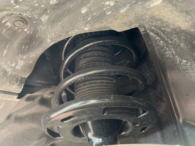 親切・丁寧な専門メカニックスタッフが応対！・車検・点検整備・事故等の修理などアフターサービスも安心。お車のカスタマイズもネクステージのサービススタッフまでご相談ください！