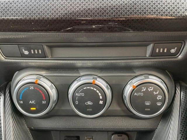 【左右独立型フルオートエアコン】運転席と助手席でそれぞれお好みの温度に設定可能。同乗者にも配慮した、快適な空調をお届け致します。