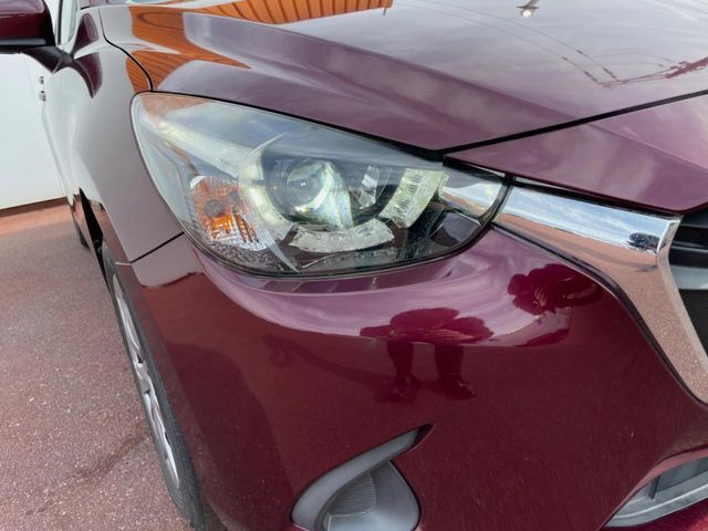 【LEDヘッドライト】悪天候や夜間走行時も良好な視界を確保し安心して運転できる高輝度LEDヘッドライトを装備！点灯速度が早く、消費電力も抑えられています。