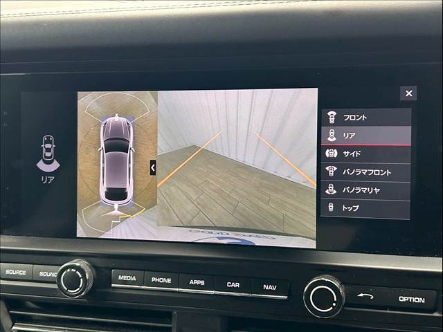 「アラウンドビューモニター」を装備で駐車が苦手な方でも安心です。