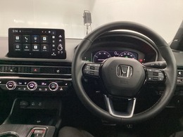 ホンダ純正メモリーナビ搭載なので、遠方へのドライブもお任せ下さい！ステアリング左手側にオーディオ関連のコントロールスイッチを配置しています。操作時は視線を逸らすことなく運転に集中できます