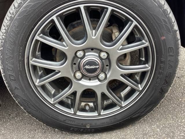 アルミホイールです。足元が引き立つので、車全体のイメージがアップしますよ！