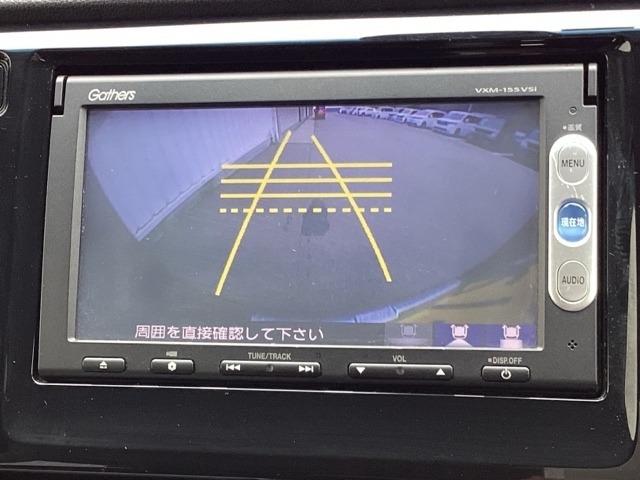 3ビュー切り替えやガイド線表示のバックカメラで、バックでの車庫入れも安心です。